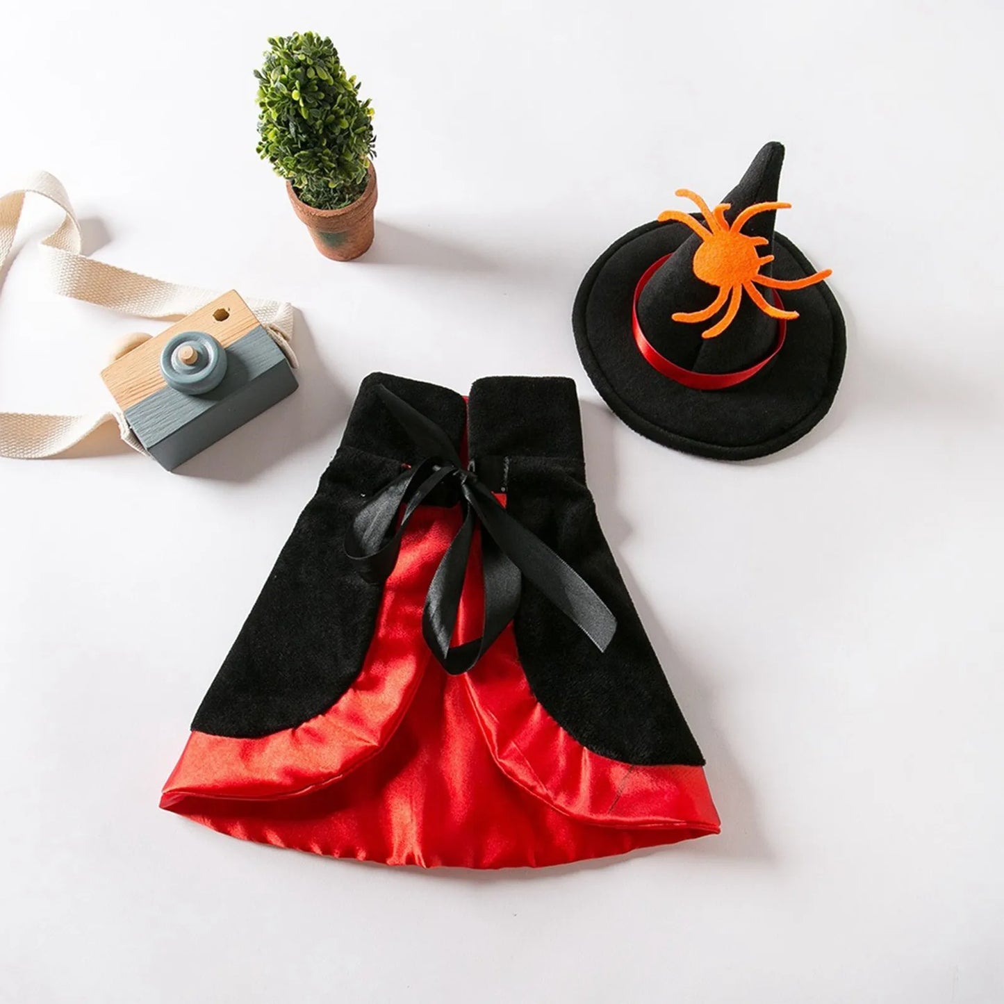 🧙‍♀️🐕 Halloween Hundecape Kostüm mit Hexenhut – Fledermaus, Kürbis & Spinnenmuster, Schwarz-Orange-Gold
